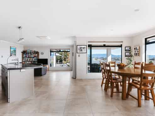35 Holyoake Terrace, Omokoroa