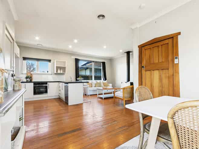 16 Lincoln Road, Spreydon