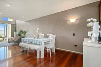 2/220 Jackson Street, Petone