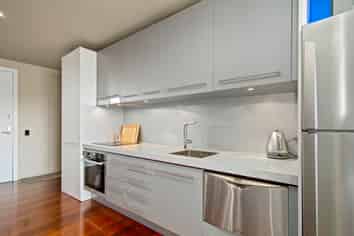 2/220 Jackson Street, Petone