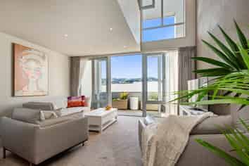 2/220 Jackson Street, Petone