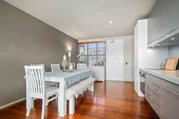 2/220 Jackson Street, Petone