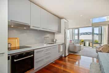 2/220 Jackson Street, Petone