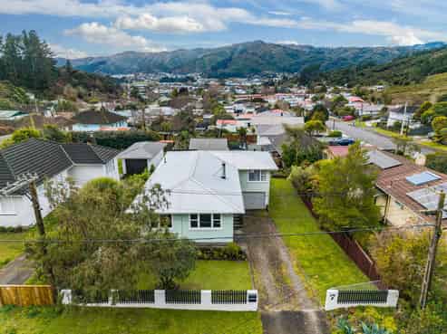 7 Reid Road, Wainuiomata