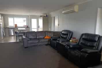  Room 2, 32 Kendall View, Stoke
