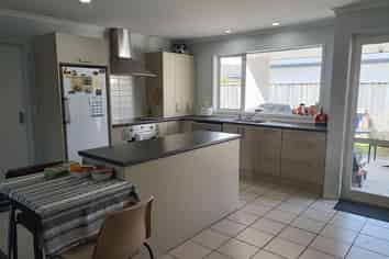  Room 2, 32 Kendall View, Stoke