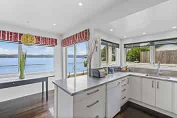515 Marine Drive, Eastbourne