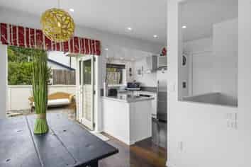 515 Marine Drive, Eastbourne