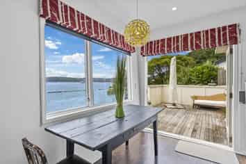 515 Marine Drive, Eastbourne