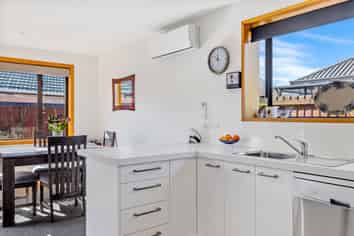 2/24 Kingrove Street, Bishopdale