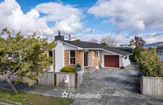 15 Akron Grove, Totara Park