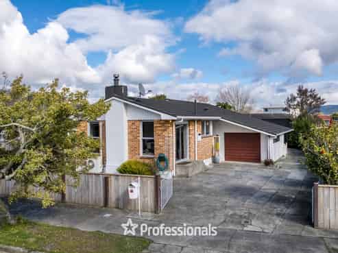 15 Akron Grove, Totara Park