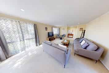 78 Amberley Avenue, Highbury