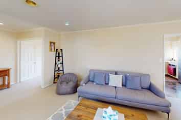 78 Amberley Avenue, Highbury