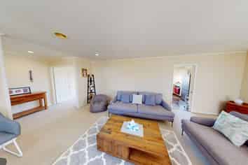 78 Amberley Avenue, Highbury