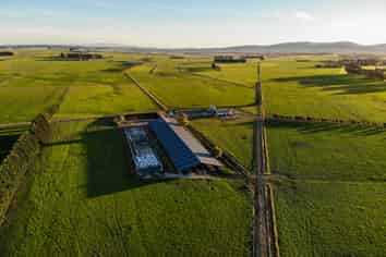 1599 Hundred Line Road East, Winton
