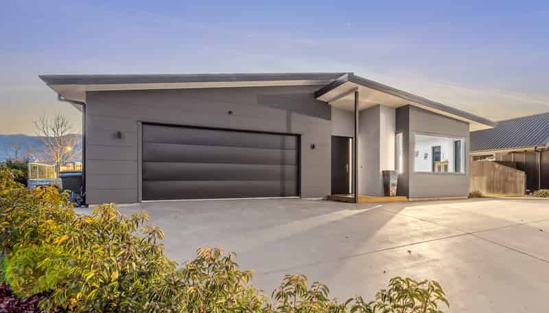 7 Tahi Street, Wanaka