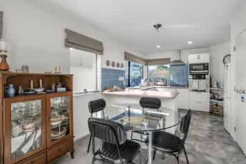 27B Nelson Street, Petone