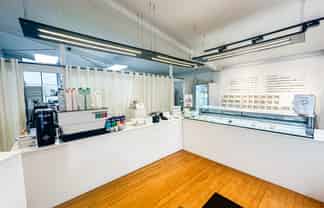 City Fringe Retail with Outdoor Deck & Parking