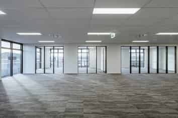 BEAUTIFULLY PRESENTED MOUNT OFFICE
