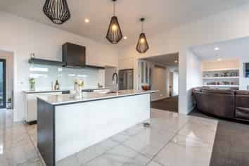 8 Mahoneys Hill Road, Oceanview