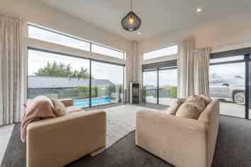 8 Mahoneys Hill Road, Oceanview