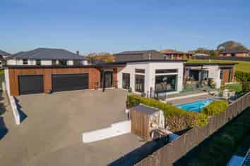8 Mahoneys Hill Road, Oceanview