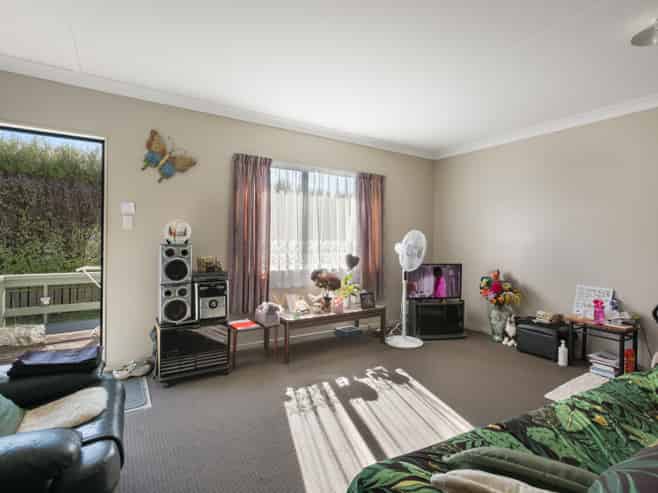 8 A&B Menzies Place, Paeroa