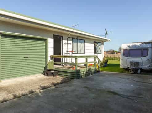 8 A&B Menzies Place, Paeroa