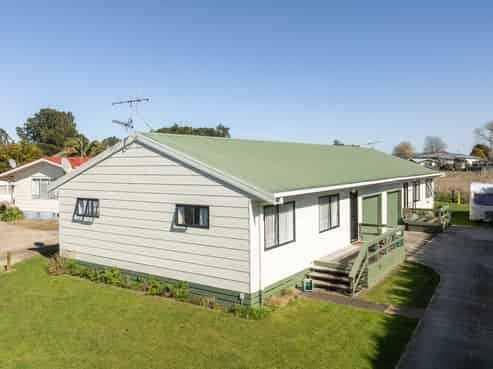 8 A&B Menzies Place, Paeroa