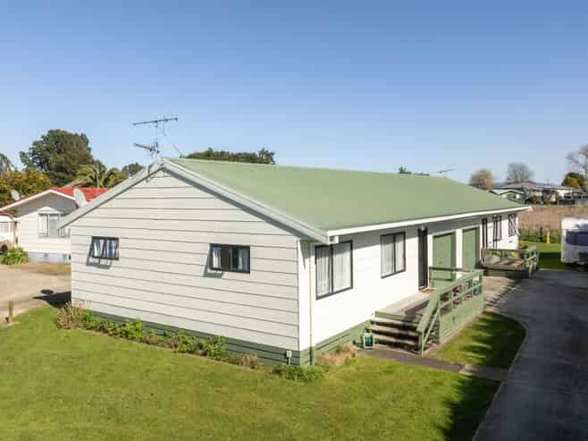 8 A&B Menzies Place, Paeroa