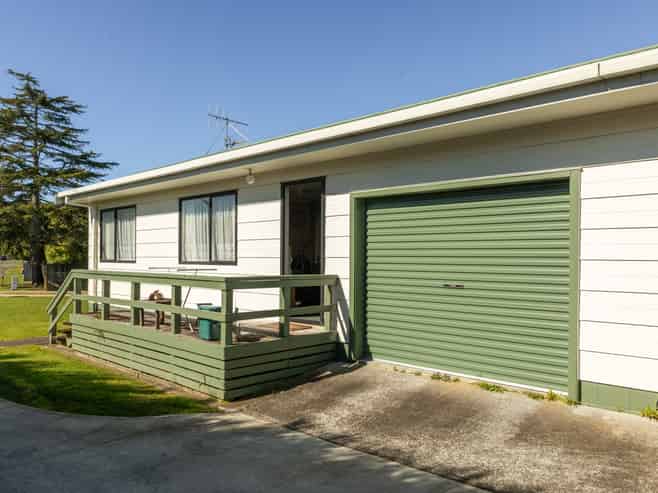 8 A&B Menzies Place, Paeroa