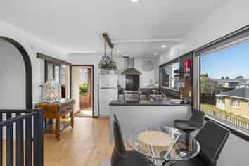 25 Robins Road, Judea