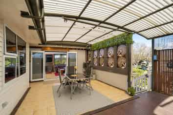 25 Robins Road, Judea