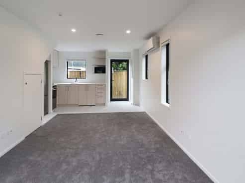 12/3 Johnston Grove, Taita