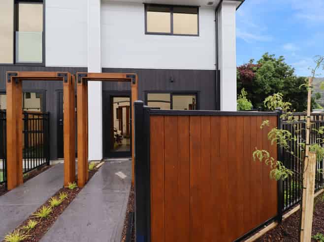 12/3 Johnston Grove, Taita