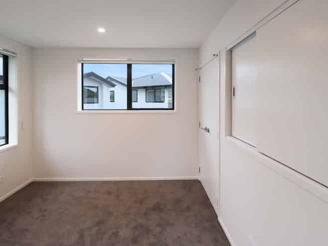12/3 Johnston Grove, Taita