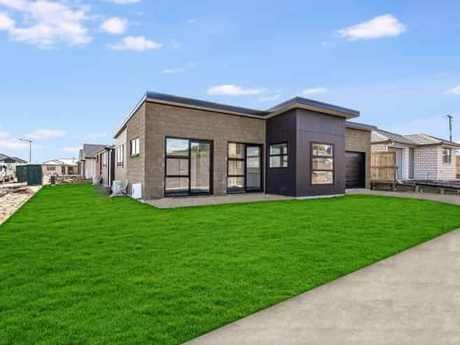 73 Waruhia Crescent, Rototuna