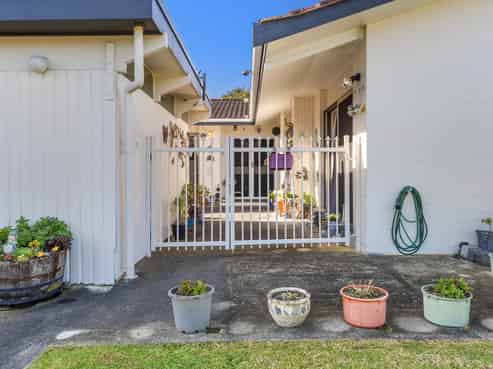 6 Booker Place, Weymouth