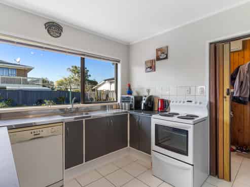 6 Booker Place, Weymouth