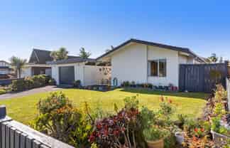 6 Booker Place, Weymouth