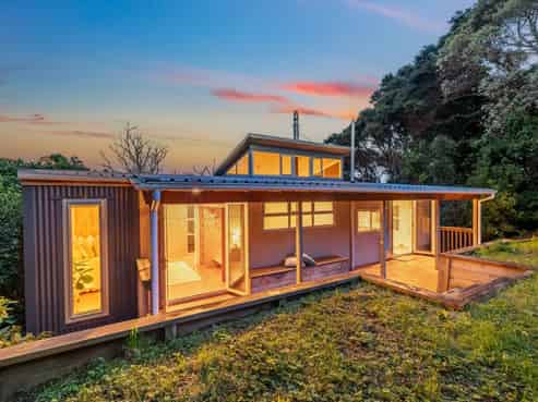 100 Motuhara Road, Plimmerton