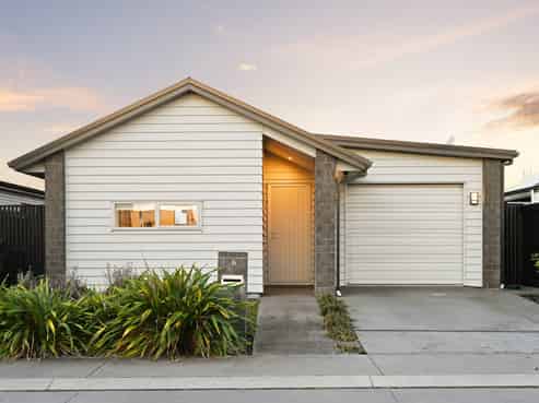 6 Trewern Avenue, Greenhill Park