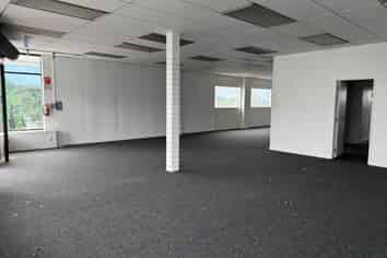 RETAIL OPPORTUNITY ON THE MAIN ROAD OF GLEN EDEN
