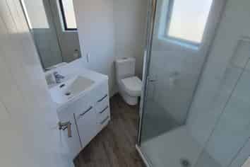 310 Lakes Boulevard, Pyes Pa