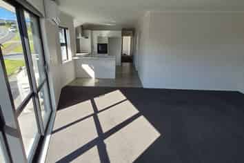 310 Lakes Boulevard, Pyes Pa