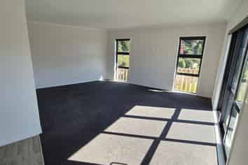 310 Lakes Boulevard, Pyes Pa