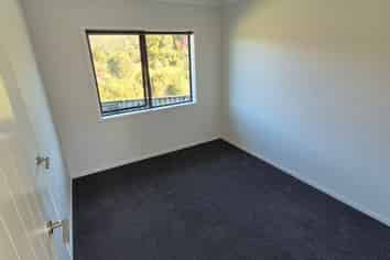 310 Lakes Boulevard, Pyes Pa