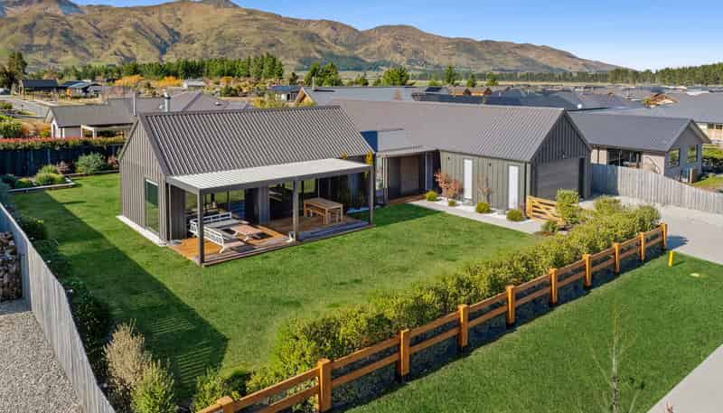 16 Sentinel Drive, Lake Hawea