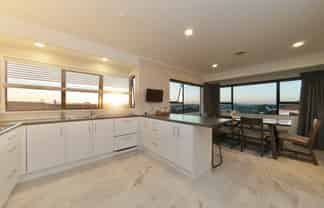 2/13 Pitlochry Place, Botany Downs
